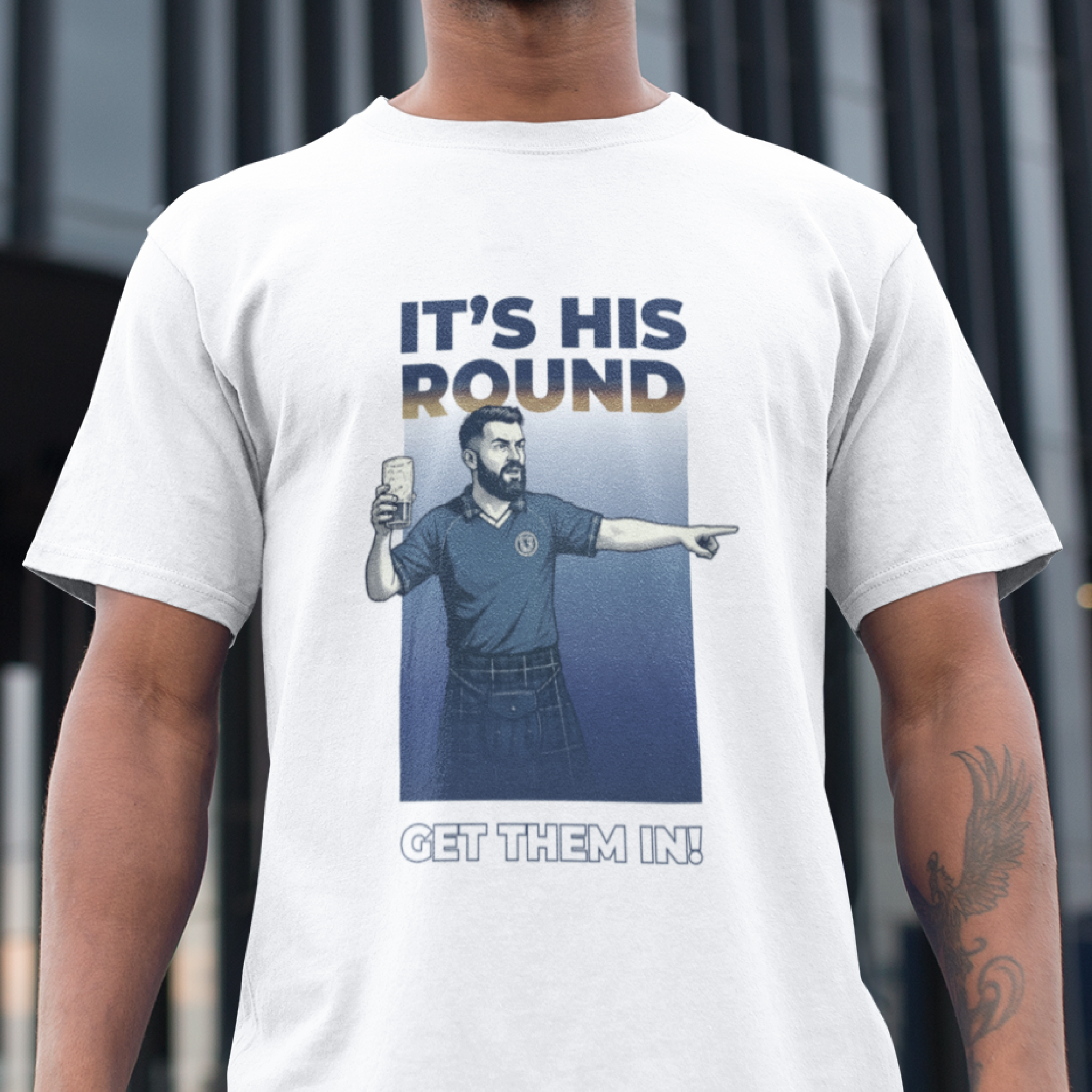 It's his round (Get them in!) - Light ver — T Shirt — lifestyle 1