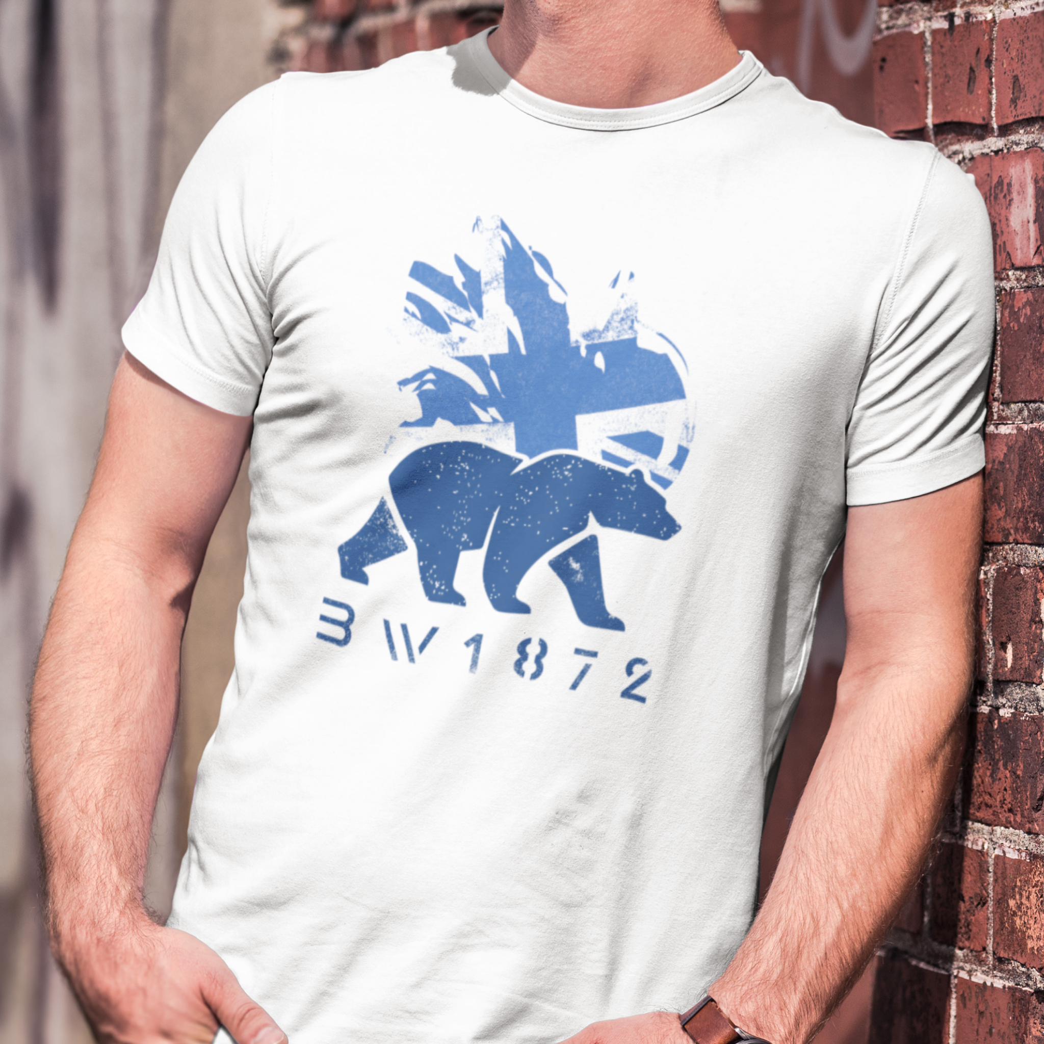 BW1872 - Bear - Union jack fire — T Shirt — lifestyle 1