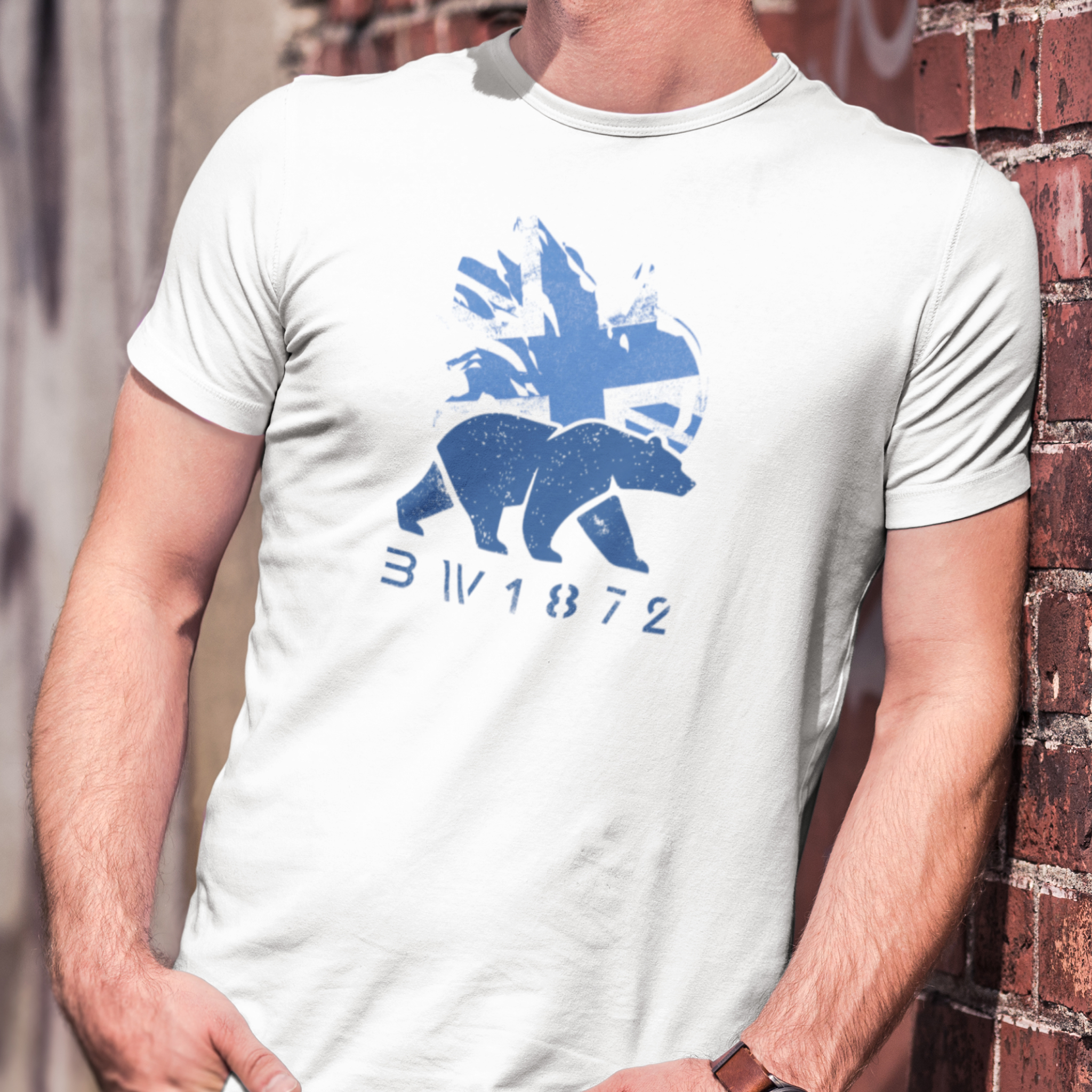 BW1872 - Bear - Union jack fire — T Shirt — lifestyle 1