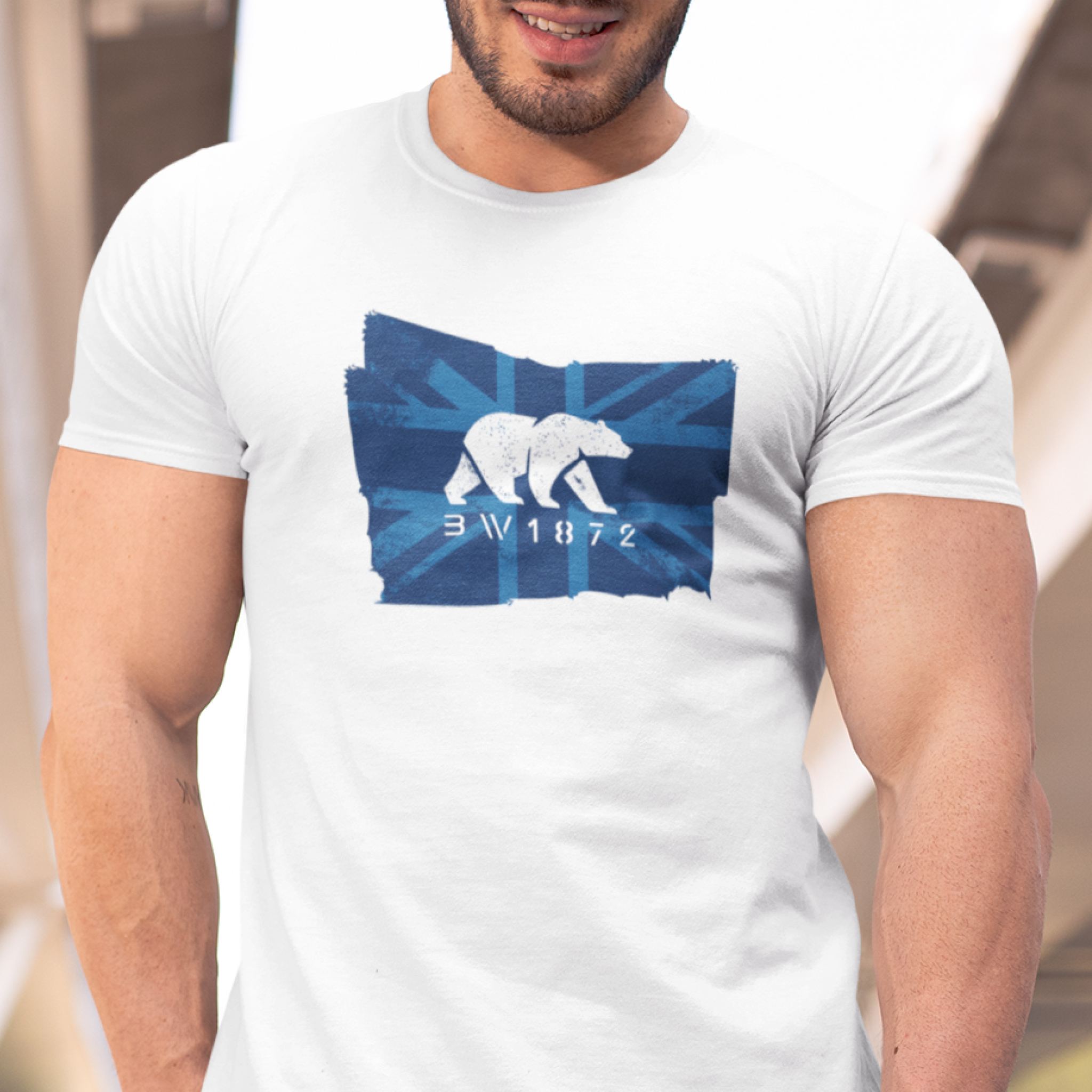BW1872 - Bear - Union jack — T Shirt — lifestyle 1